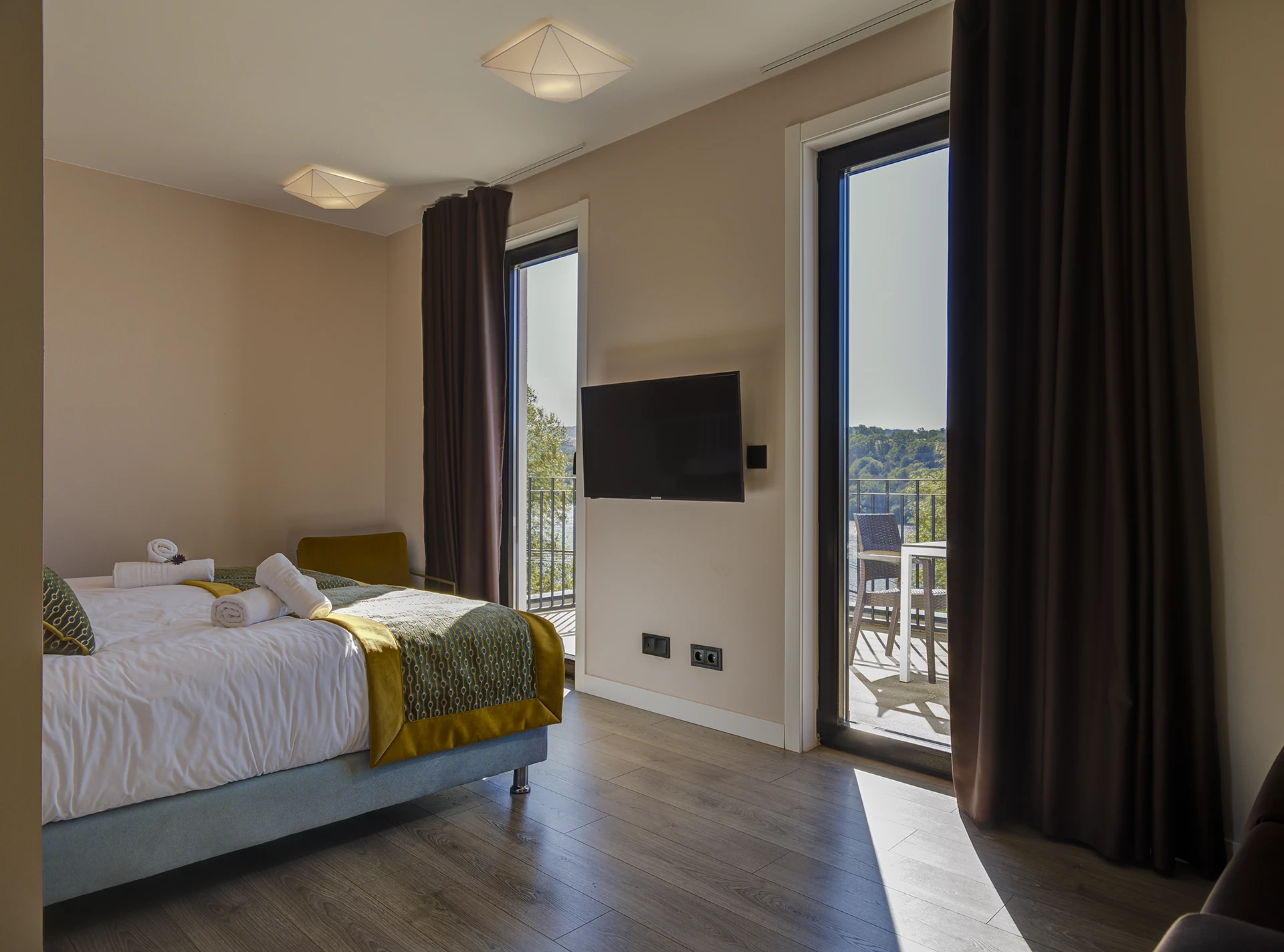 Habitación doble con terraza y vistas. Hotel Portomarín Star